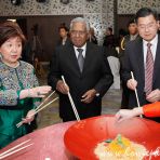 26 Feb 2010 President S.R. Nathan at the OUE CNY Chairty Gala 2010