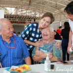 19 Feb 2023 MCI Minister Josephine interacts with senior residents at ePayment Learning Journey