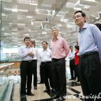 17 Oct 2007 PM Lee Hsien Loong and Mnister Raymond Lim at CAAS Changi Airport T3 Ministerial Preview