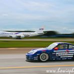 5 Sept 2009 Porsche 911 GT3 vs Boeing 747 Jetliner during the Changi Airport Race Singapore